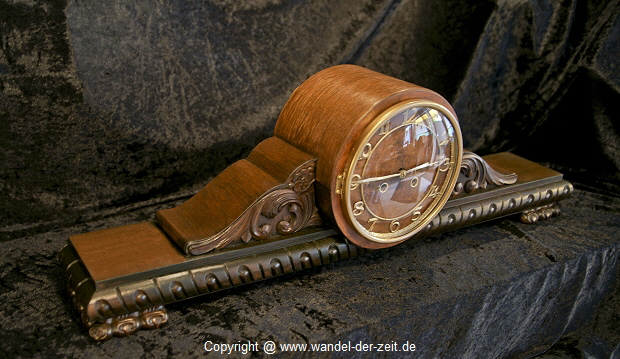 Buffetuhr Eiche Vollplstinenwerk Gongverstärkung 18